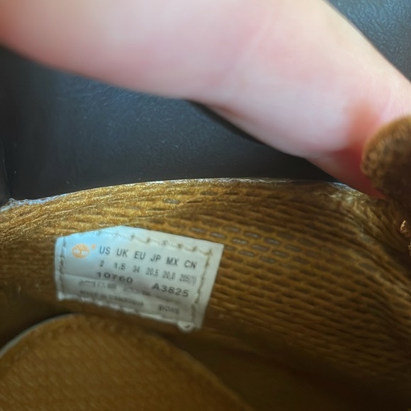 TIMBERLAND UEC Boys Size 2 Classic Waterproof Boots Wheat Lace-up non-marking - Picture 9 of 12